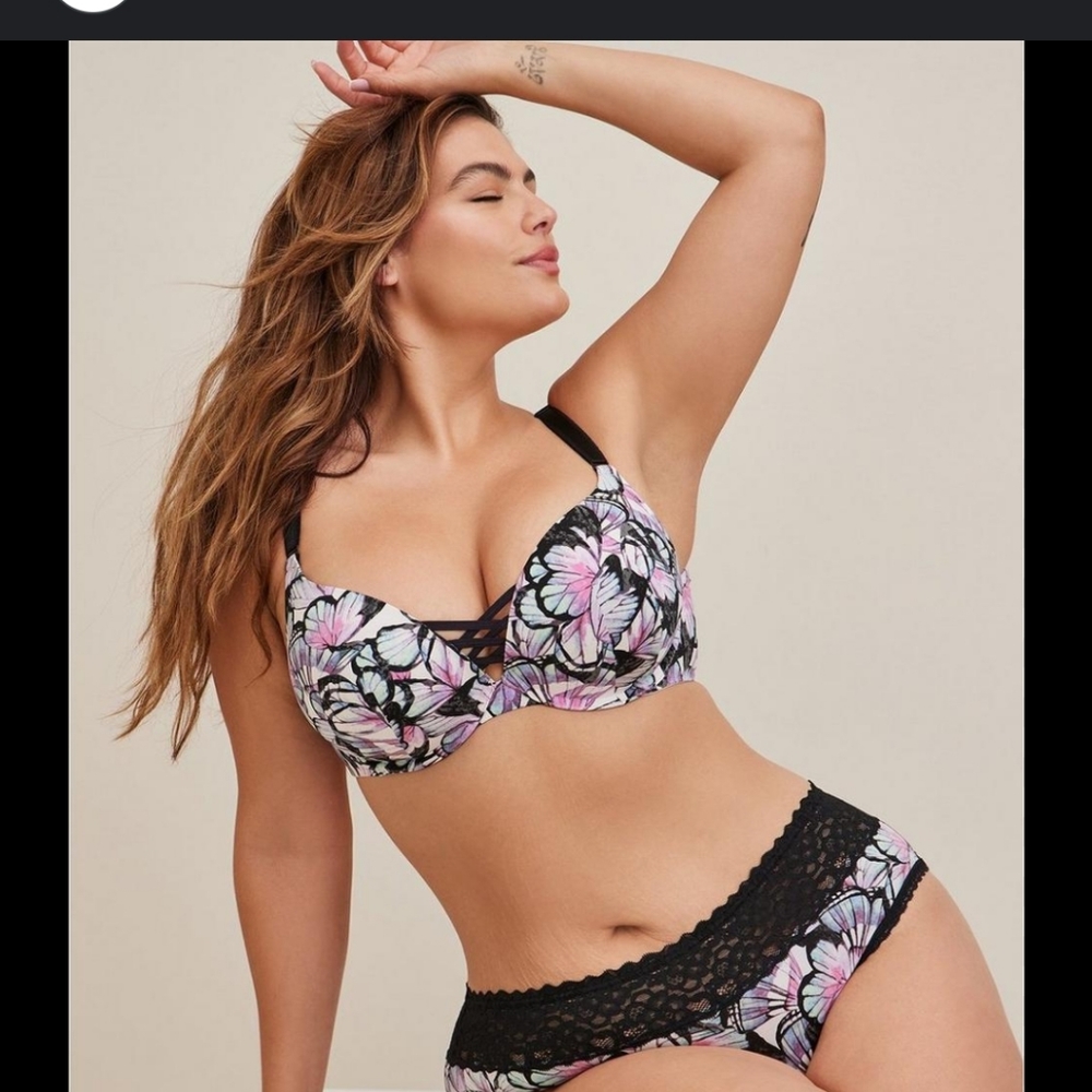 Torrid Bra and matching lingerie